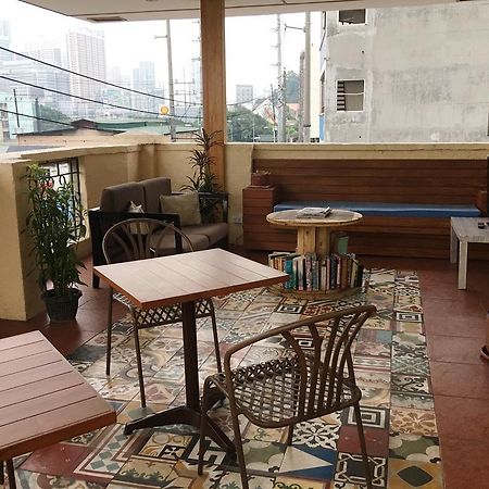 1 River Central Hostel Makati City Exteriör bild