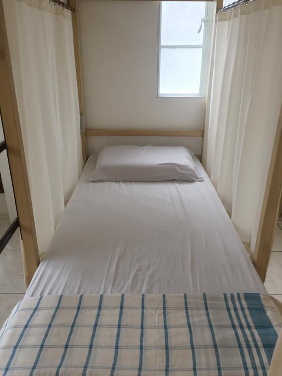 1 River Central Hostel Makati City Rum bild